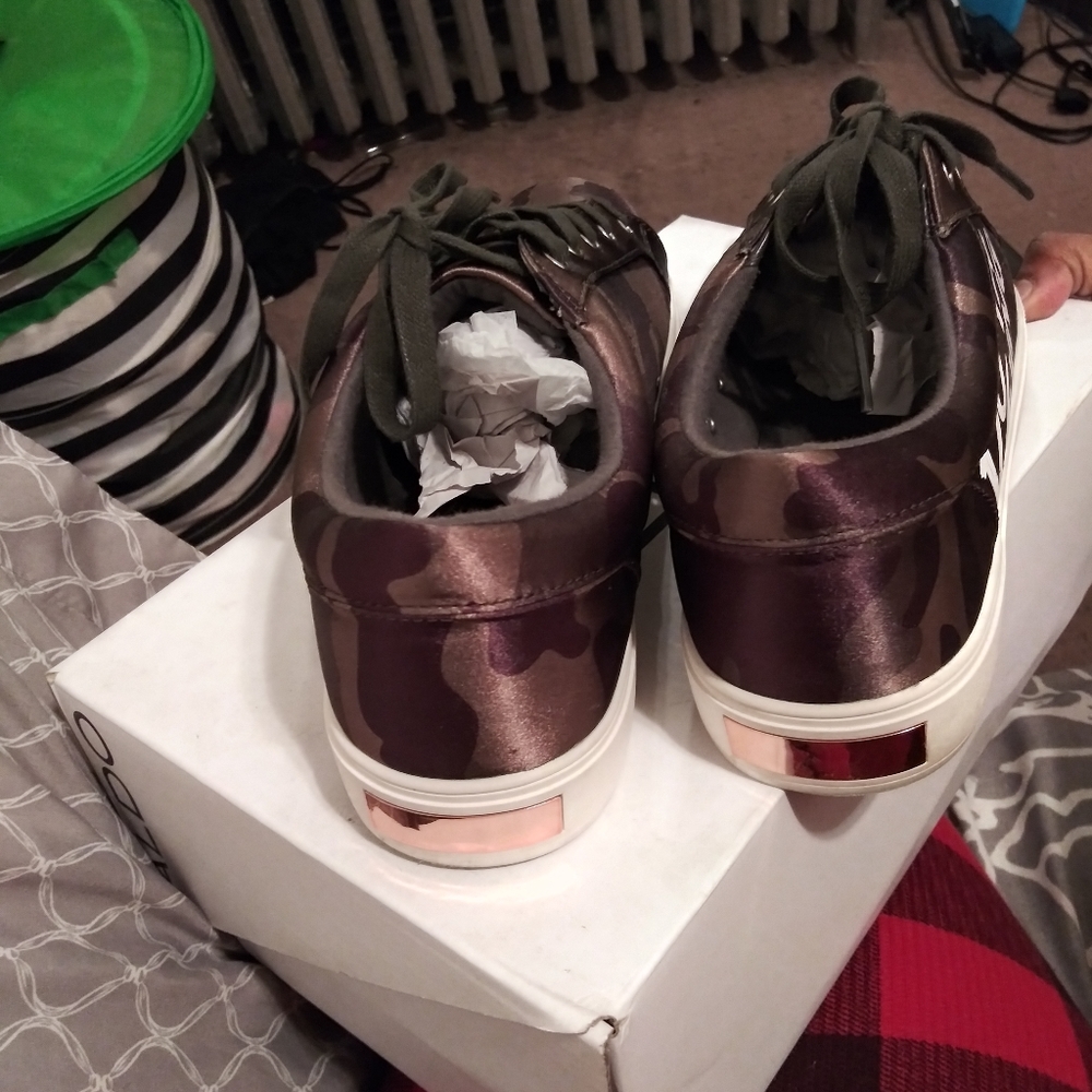 Shoes - Picture 3 of 5